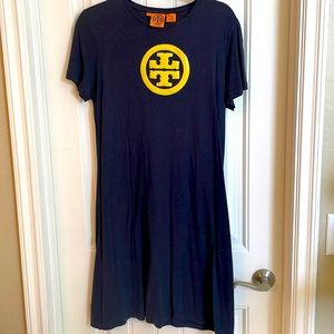 Tory Burch T-shirt dress in navy with yellow logo size L